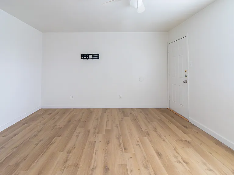 1601 Benttree Dr #3 — Photo 3