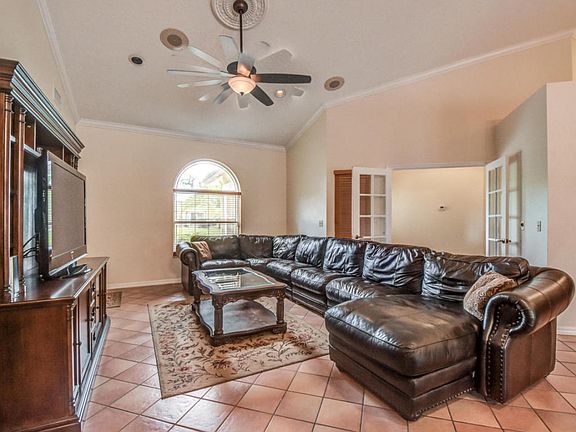 4th image of 129 NE Naranja Ave