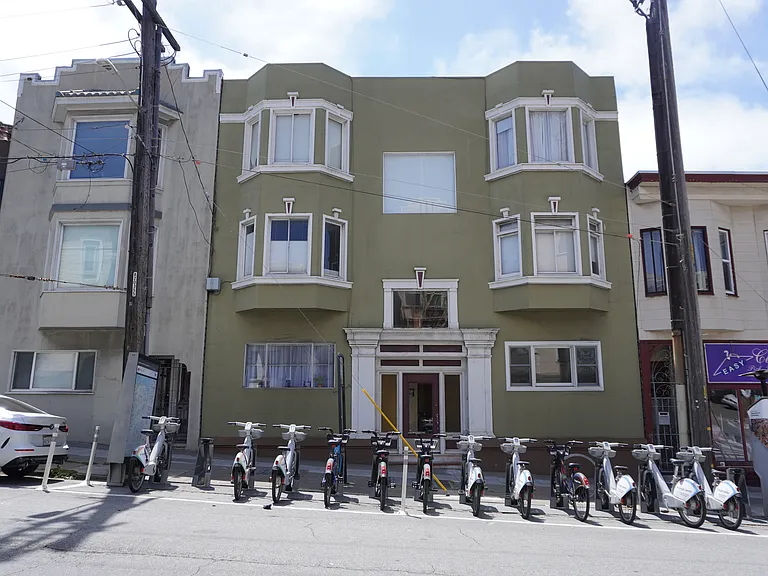 1661 Leavenworth St #2 — Photo 24