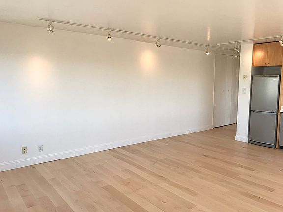 5th image of 1001 Pine St Unit 1104