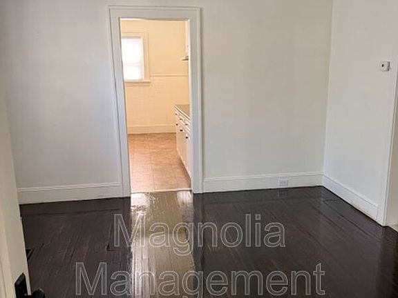 4th image of 250 Davis St