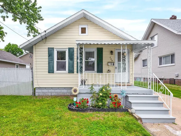 739 E Lake Ave, Peoria Heights, IL 61616