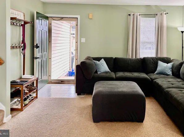 127 E George St, Emmaus, PA 18049