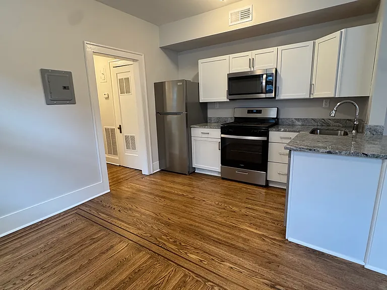 2115 Speed Ave #4 — Photo 2