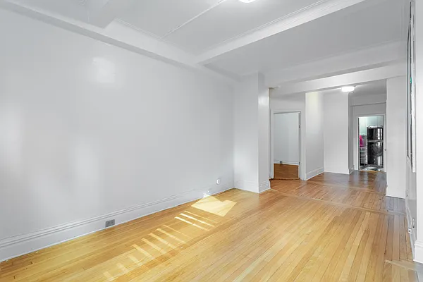 Rented by Coldwell Banker Warburg | media 3