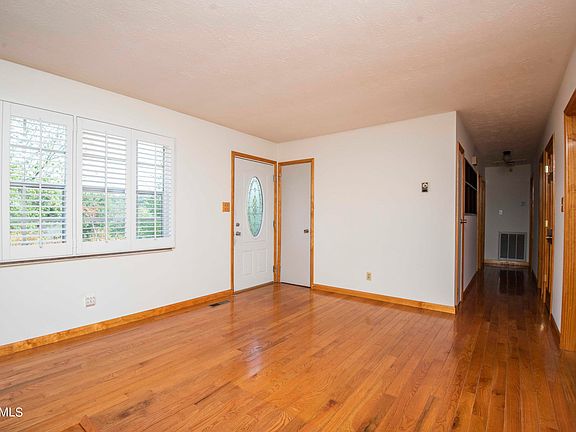 4th image of 6829 Langston Dr