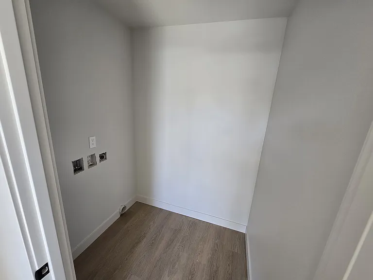 washer dryer area