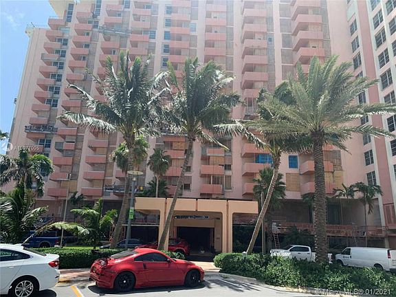 4th image of 2899 W Collins Ave #1148