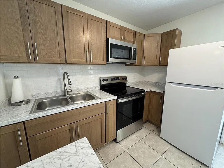 516 Laurel Rd W — Photo 4