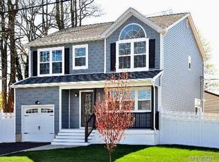 25 S Oregon Rd, West Babylon, NY 11704