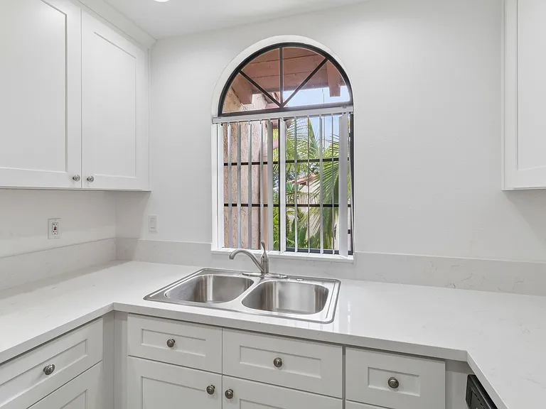 Escondido Villas — Photo 11