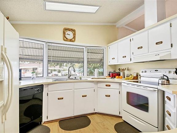 4th image of 759 Tangerine Woods Blvd