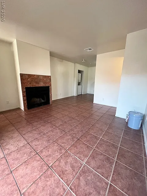 2 bed, 2.0 bath, 823 sqft, $1,200 — Photo 2