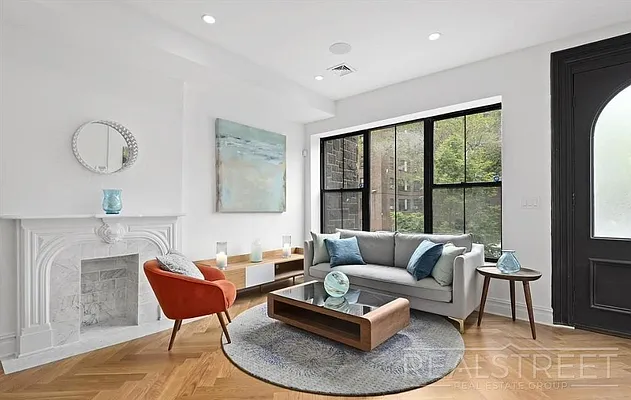 Rented by Real Street Inc | media 3