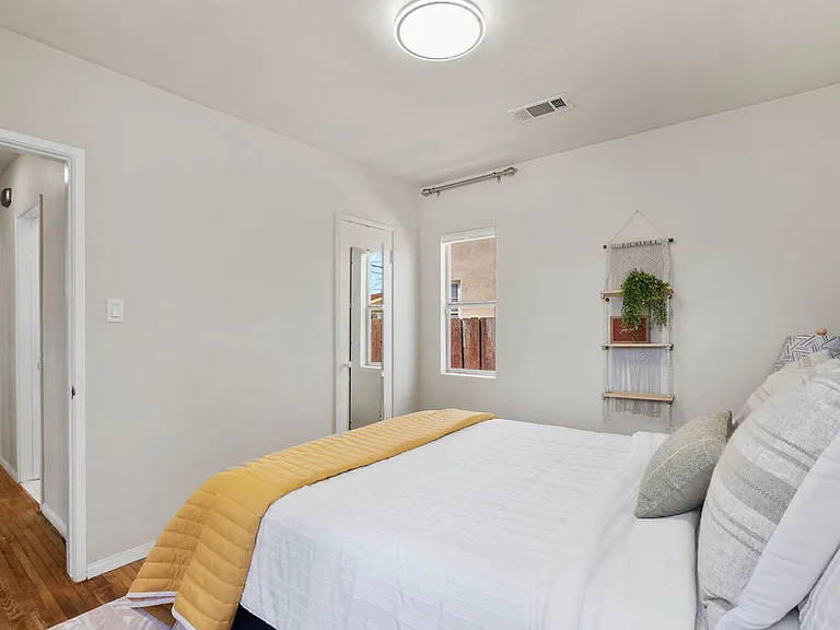 2066 Baltic Ave — Photo 30