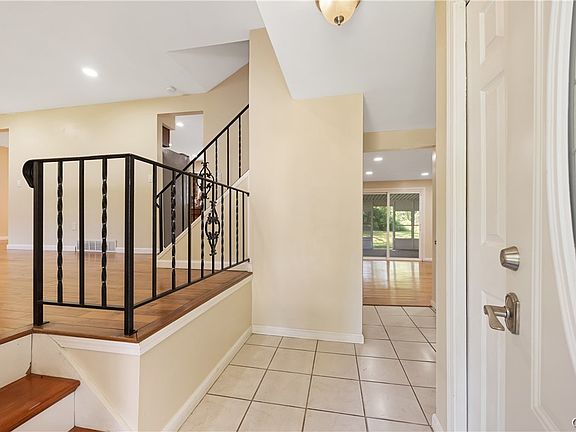 4th image of 204 Donlin Dr
