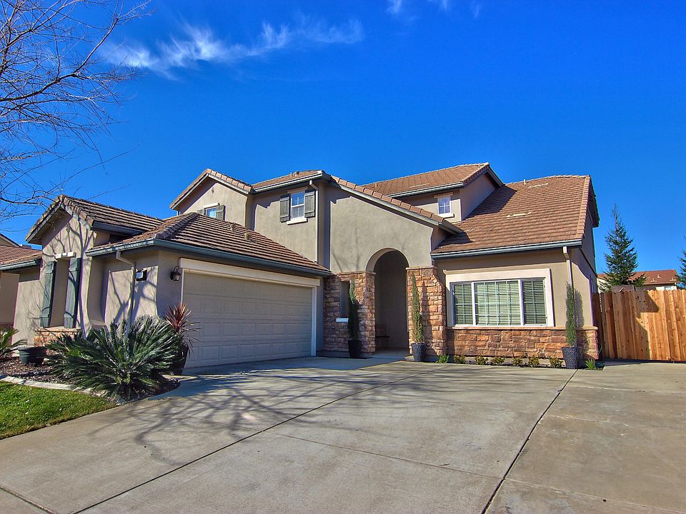 1st image of 208 Clarendon Ct