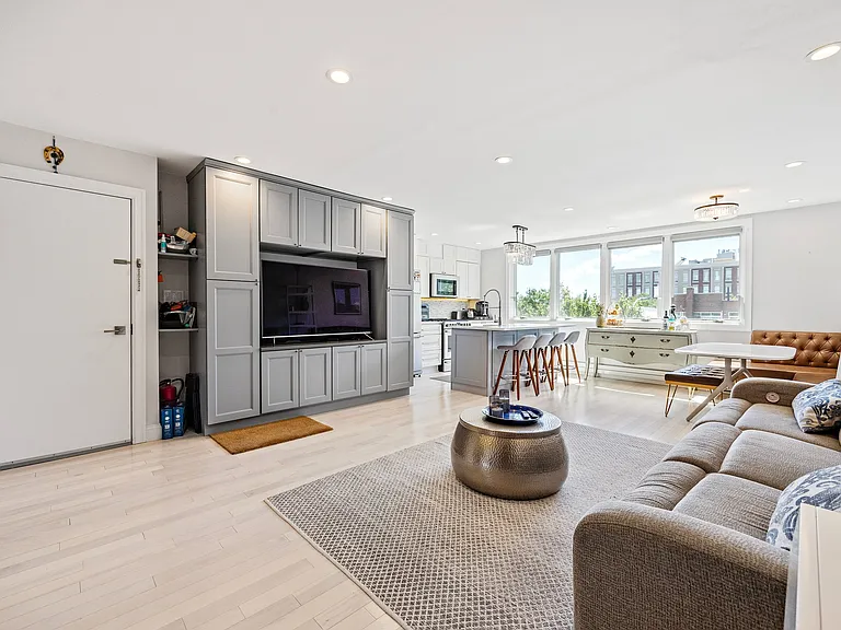 22-14 43rd St #TOPFLOOR — Photo 4