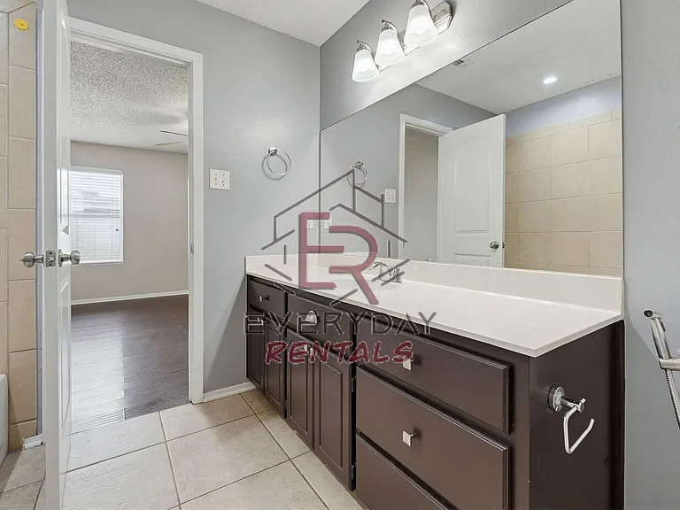 3005 Thoroughbred Dr — Photo 14