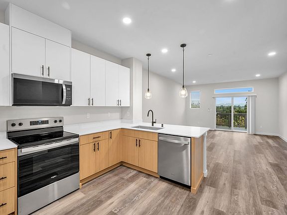 4th image of 15613 Admiralty Way Unit B4