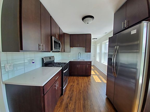 2nd image of 2957 N Hamlin Ave #3B