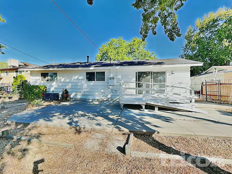 3241 Barbara Cir — Photo 16