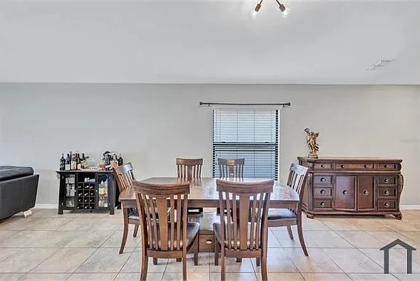 4 bed, 1841 sqft, $4,510 — Photo 4