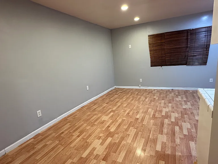 Calvin Ave — Photo 10