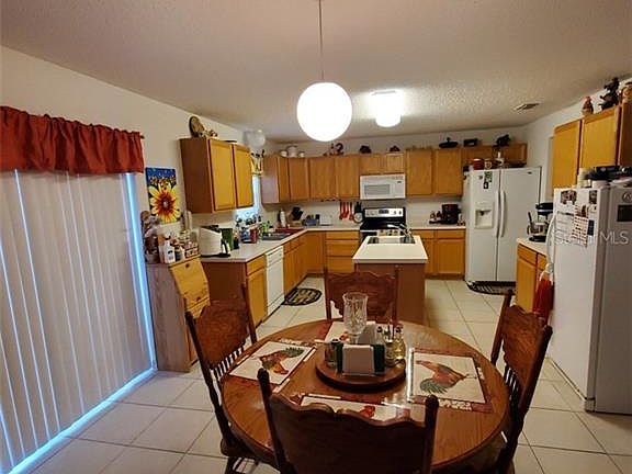 5th image of 2831 E Waco Dr