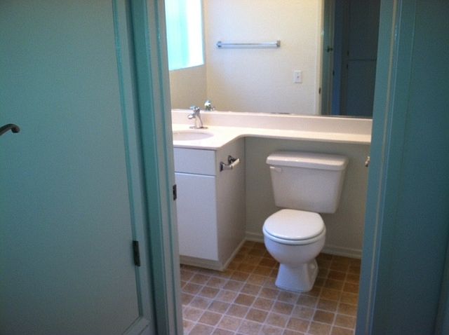 2nd image of 1028 Hayes