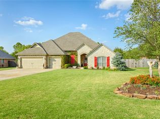 7996 Lindsay Ln, Edmond, OK 73025