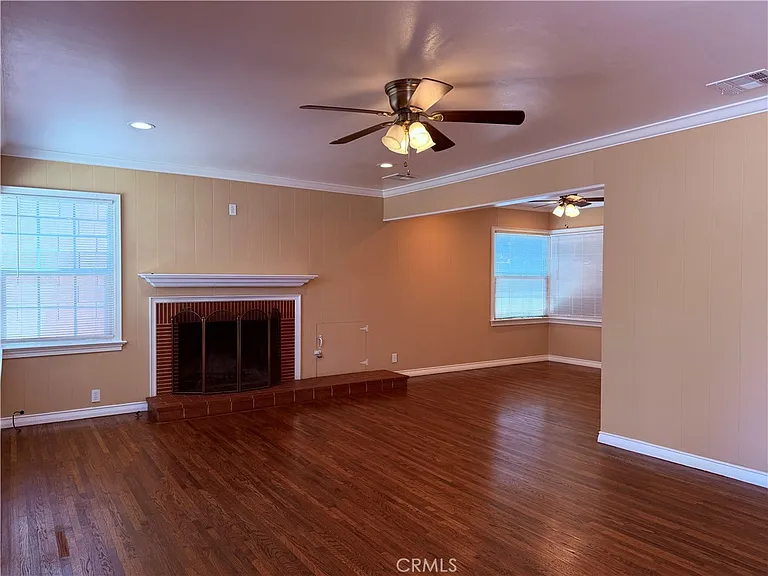 1447 S Valley Center Ave — Photo 4