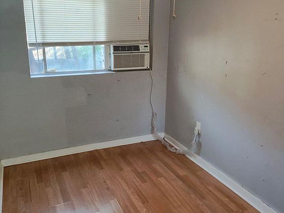 3rd image of 148 Gifford St #4