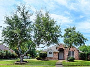 105 Dennis Dr, Cedar Hill, TX 75104