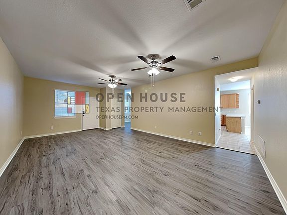 4th image of 10181 Camelot Dr