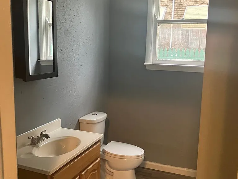 1739 Main St — Photo 3