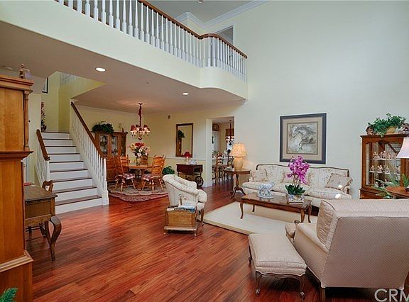 3rd image of 1371 Canterbury Ln