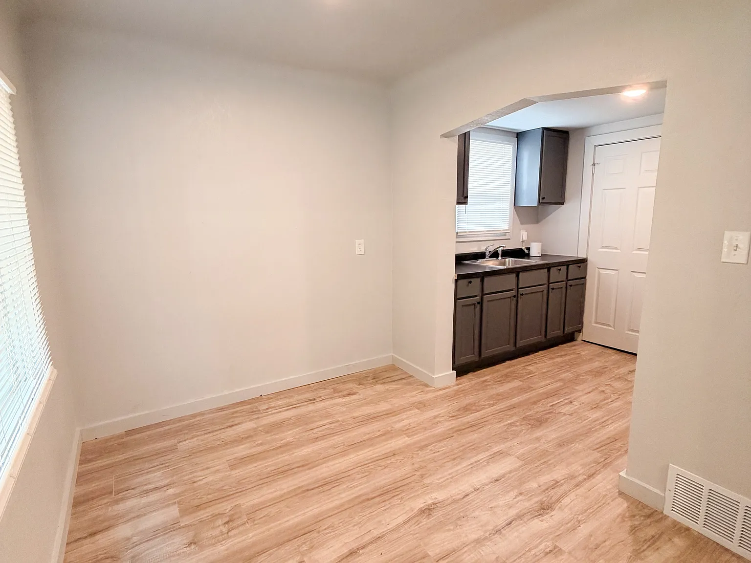 20529 Westphalia Street - 1 — Photo 3