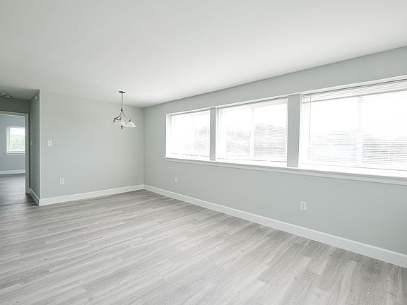 9250-Edwards-Way-701-21-06-02-31851_06052021