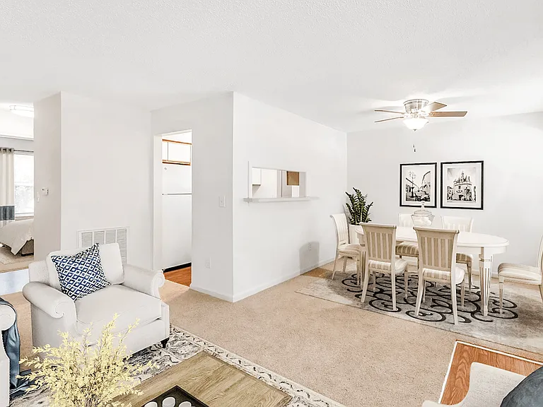 King's Ridge Apartments — Photo 8