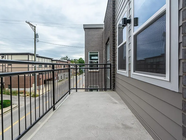 The Bentley Apartments — Photo 27