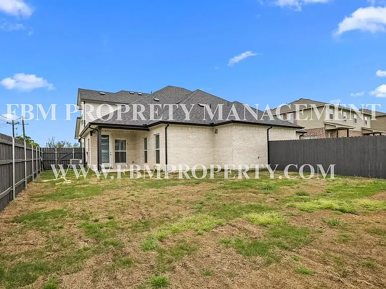 5018 Villas Dr — Photo 17