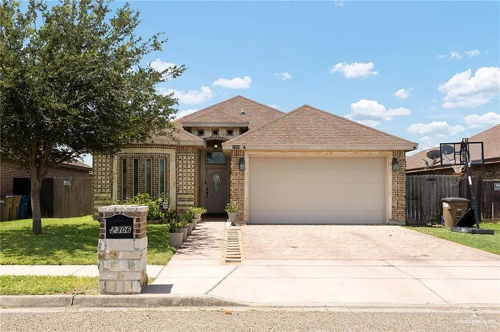 3 bed, 2.0 bath, 1370 sqft, $2,000 — Photo 1