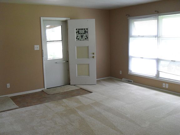 3rd image of 2709 W Farrelly Ave