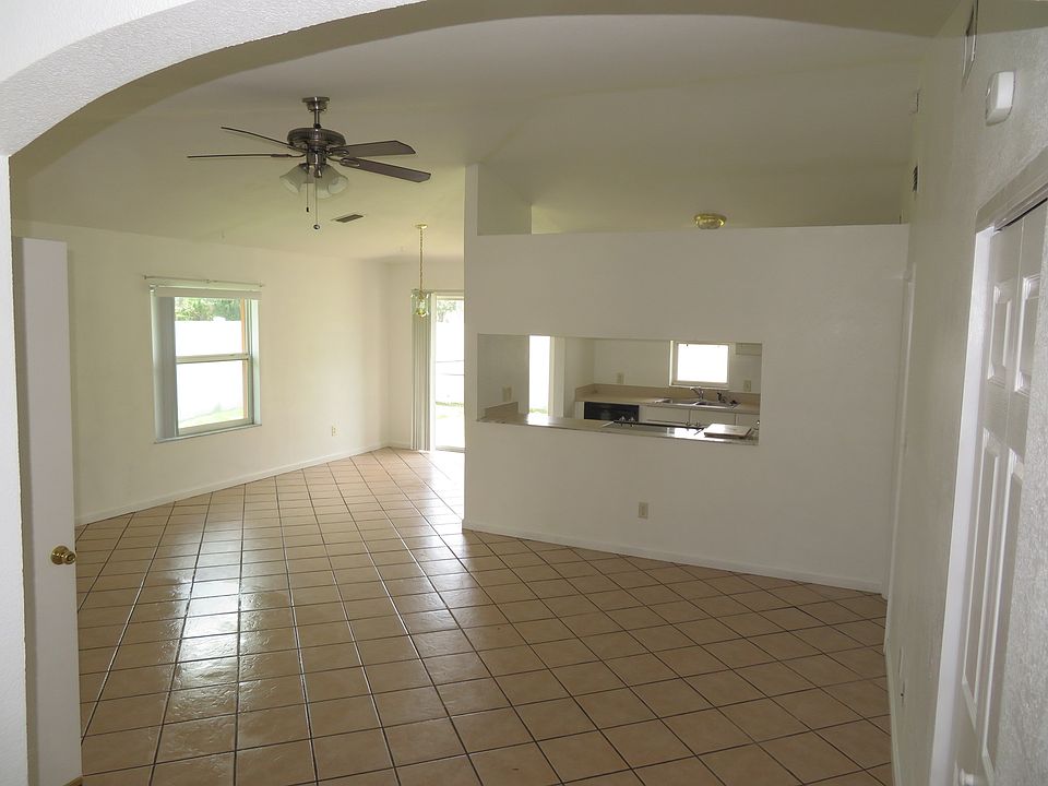 Spacious Family Room w/ Pass Through from Kitchen