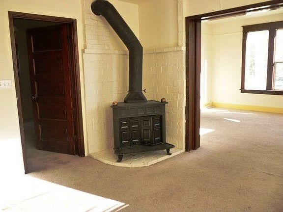 3rd image of 2616 Lombard Ave