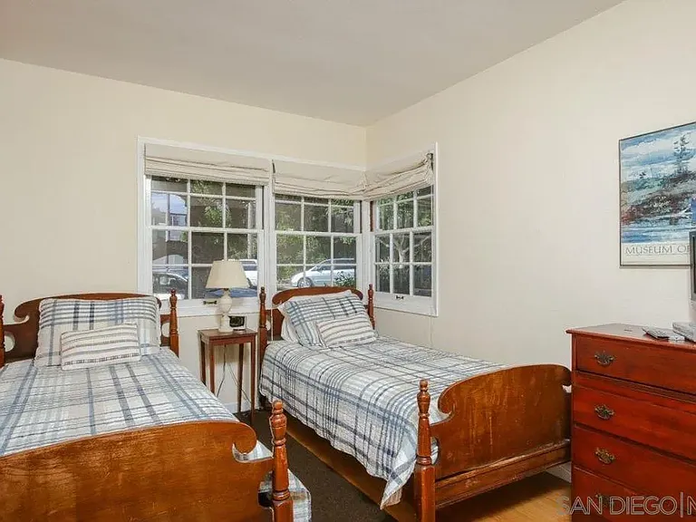 1045 Adella Ave — Photo 18