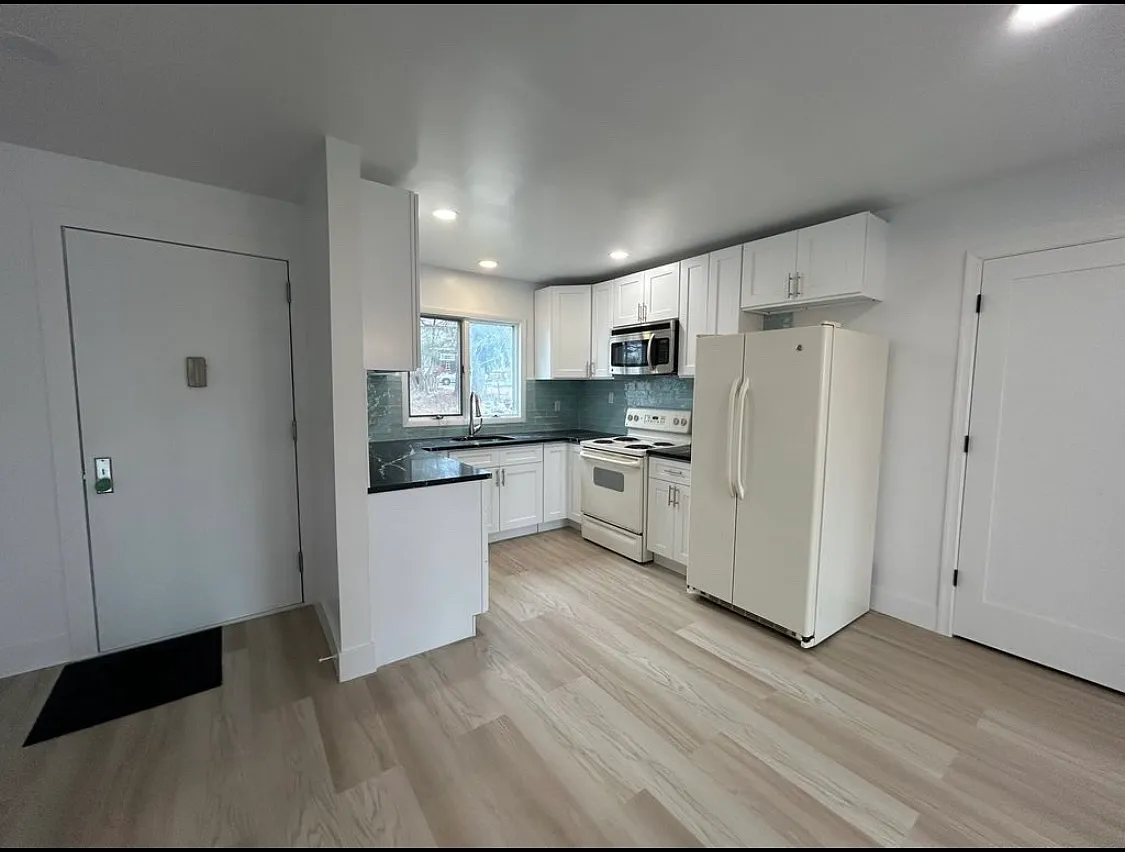 3 bed, $2,500 — Photo 3