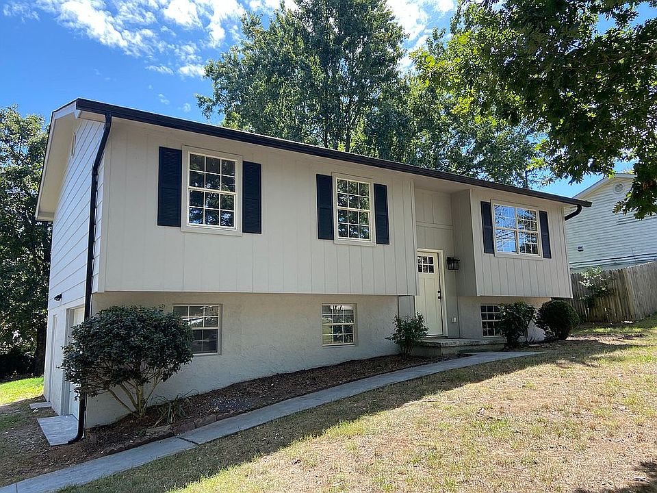 1st image of 3105 Somerset Dr SE