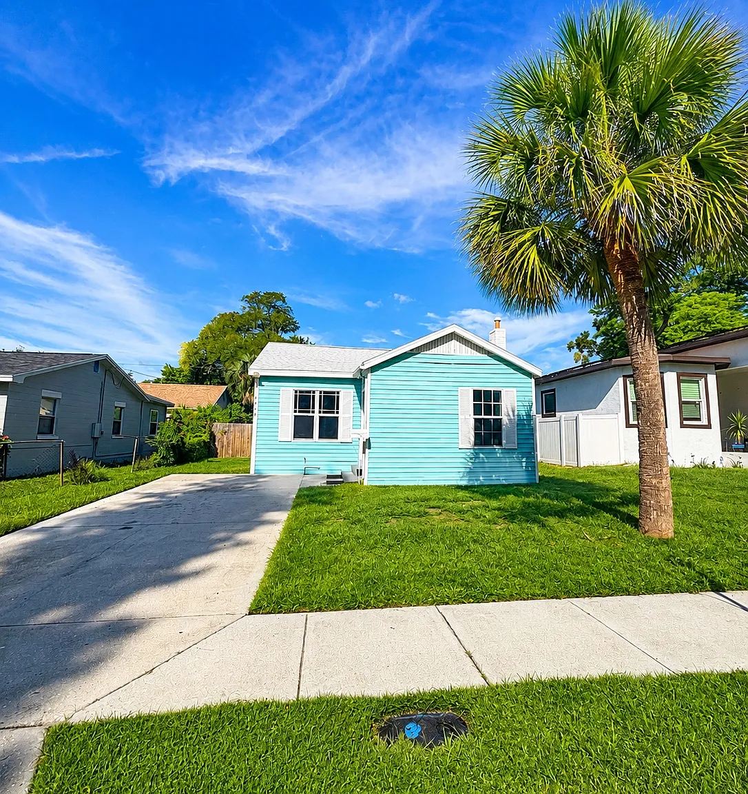 3 bed, 837 sqft, $2,000 — Photo 1